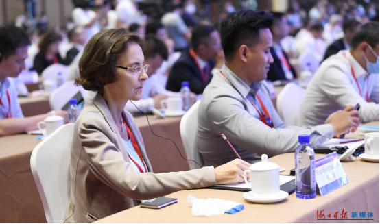 嘉賓代表。海口日報記者 王程龍 攝 嘉賓代表。海口日報記者 王程龍 攝