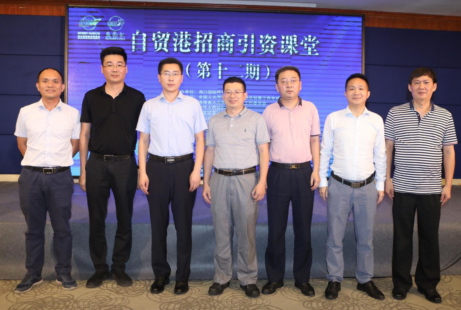 圖為領導合影(1).jpg 圖為領導合影(1).jpg